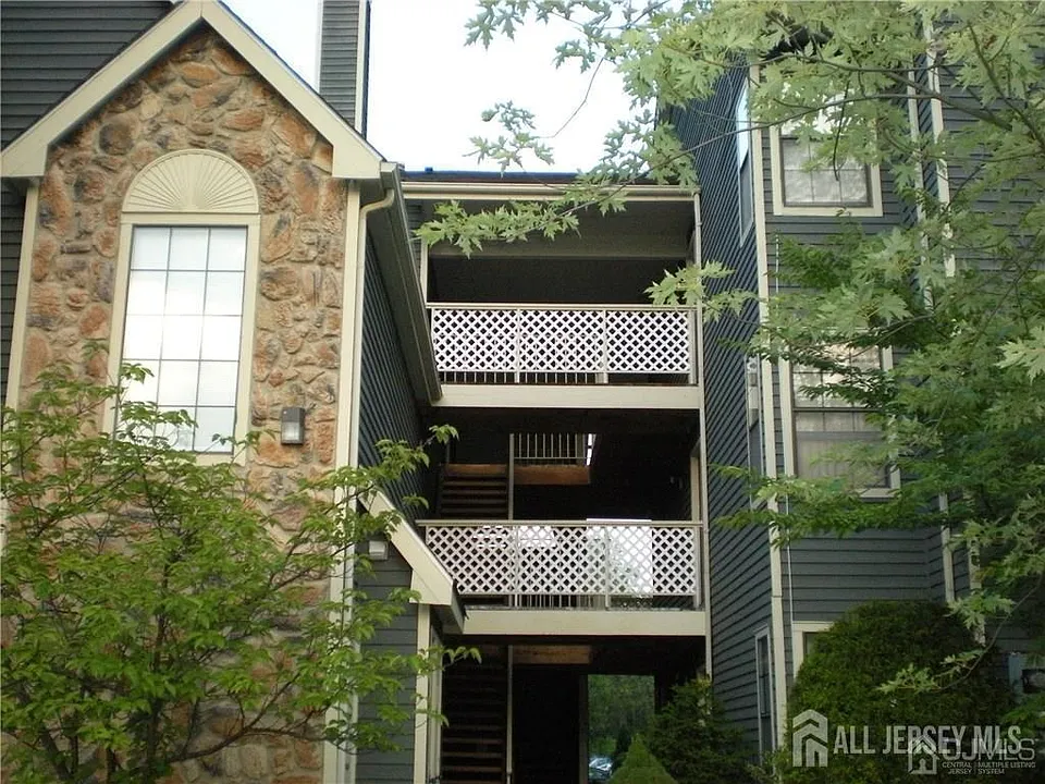 338 Cozzens Ct