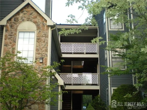 338 Cozzens Ct, East Brunswick, NJ 08816