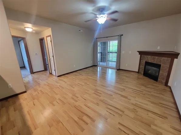 1820 W Benton St #301, Iowa City, IA 52246