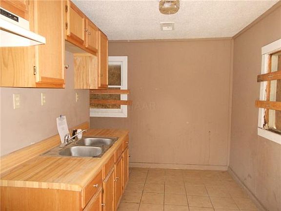 3rd image of 834 Carrolton Ave