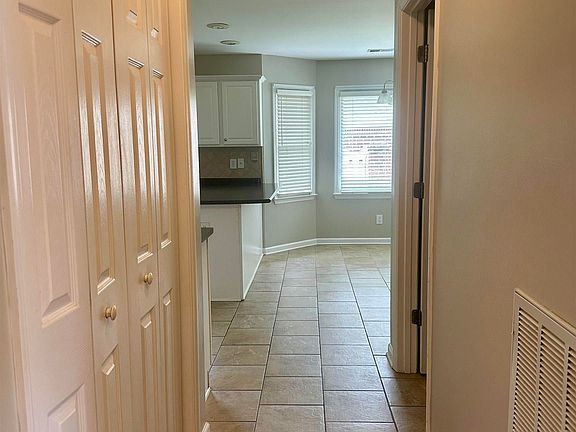 5th image of 2623 Quarter Ln SE