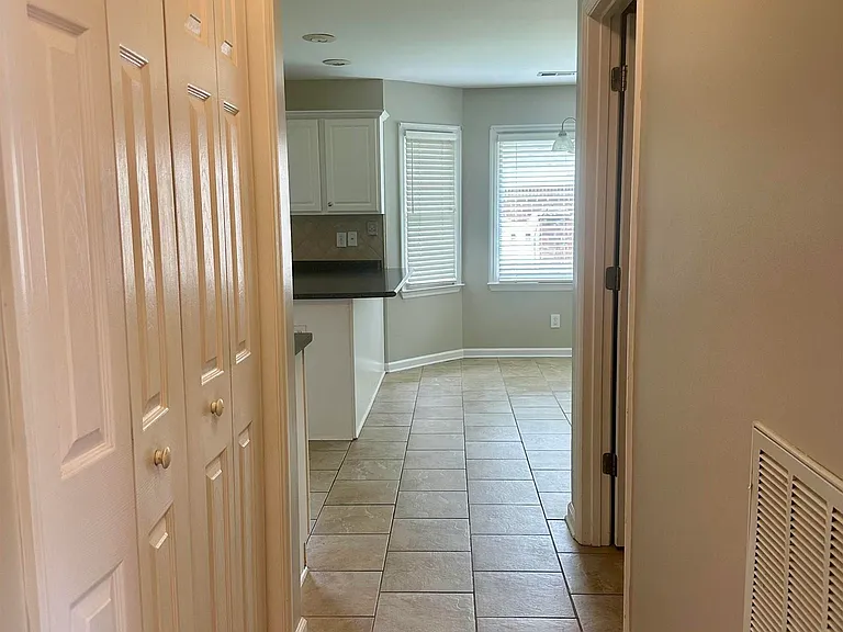 2623 Quarter Ln SE — Photo 5