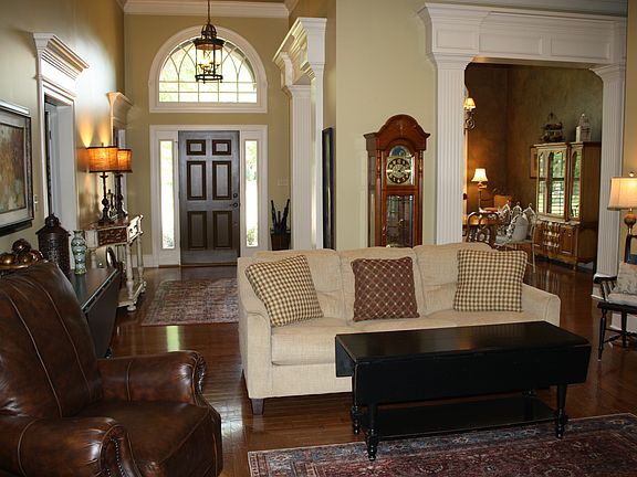 View of Entry from Fam/Liv