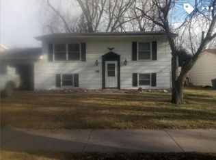 304 N Holiday Ave, Sioux Falls, SD 57103