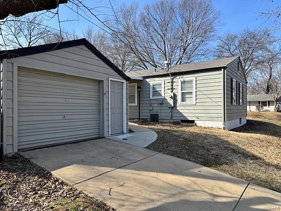3rd image of 7000 Foxcroft Dr