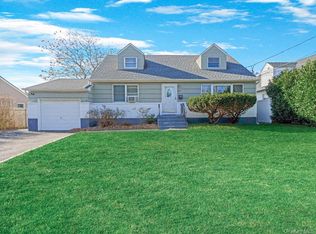 205 Lenox Rd, Huntington Station, NY 11746