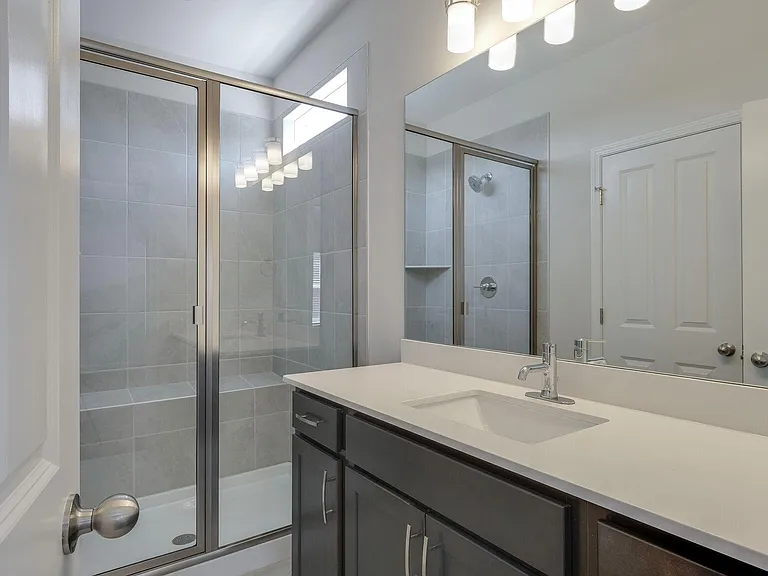831 Westcott Ln — Photo 10
