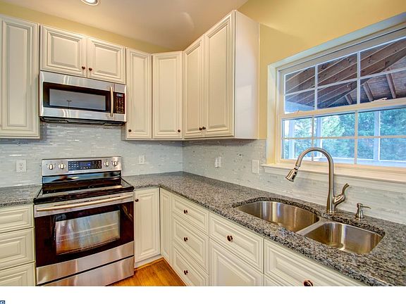 4th image of 292 Shisler Ct