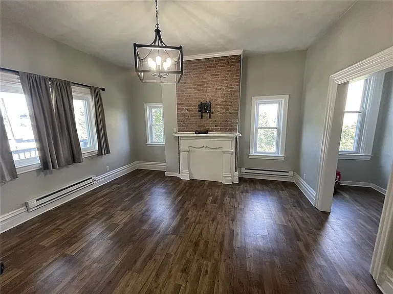 115 Meridan St #1 — Photo 7