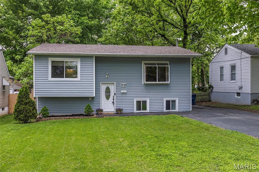 2829 Wismer Ave photo 1