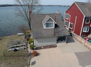 1328 E Lake Dr, Novi, MI