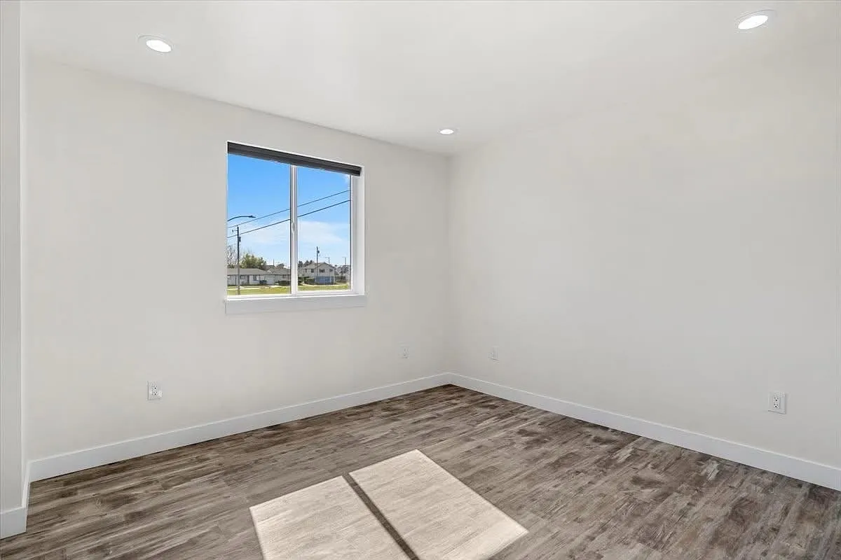 775 E St - B — Photo 3