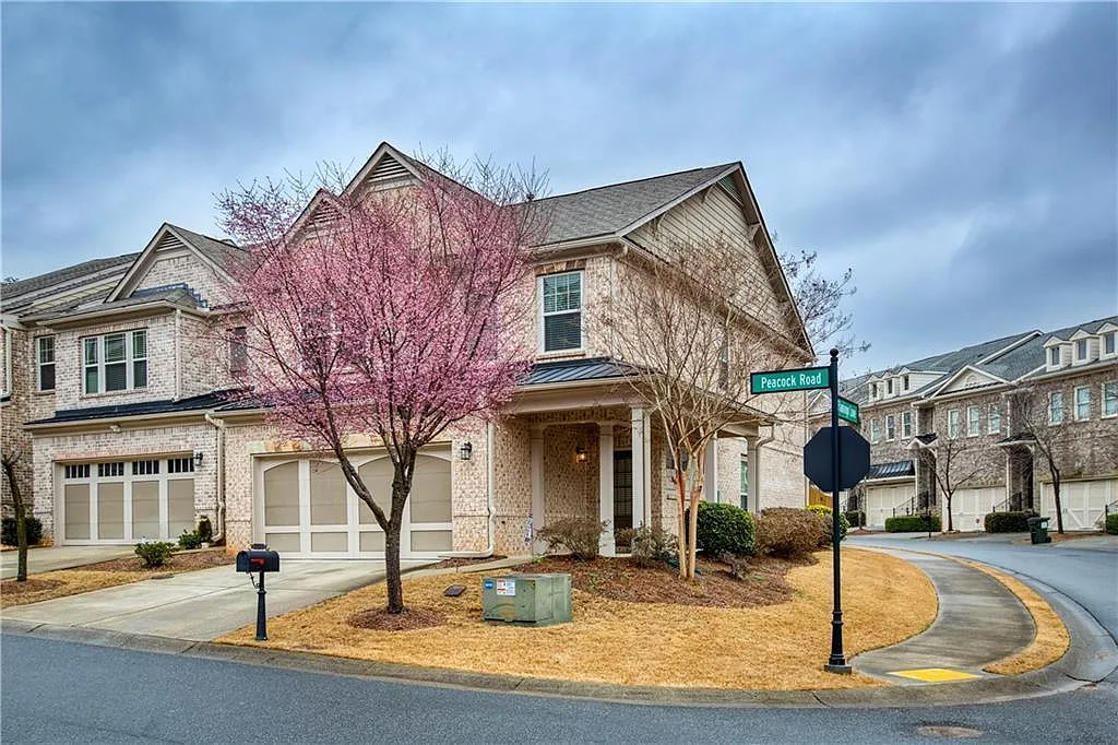 3 bed, 2.5 bath, 2031 sqft, $3,000 — Photo 3