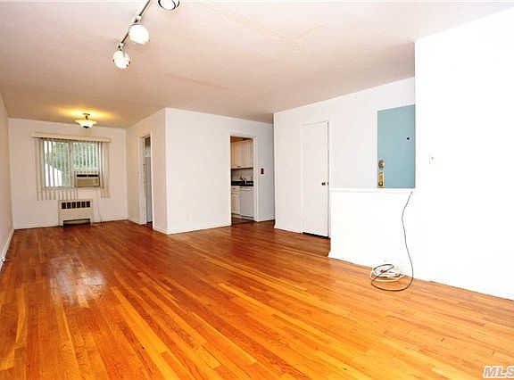 5th image of 1420 Bell Blvd