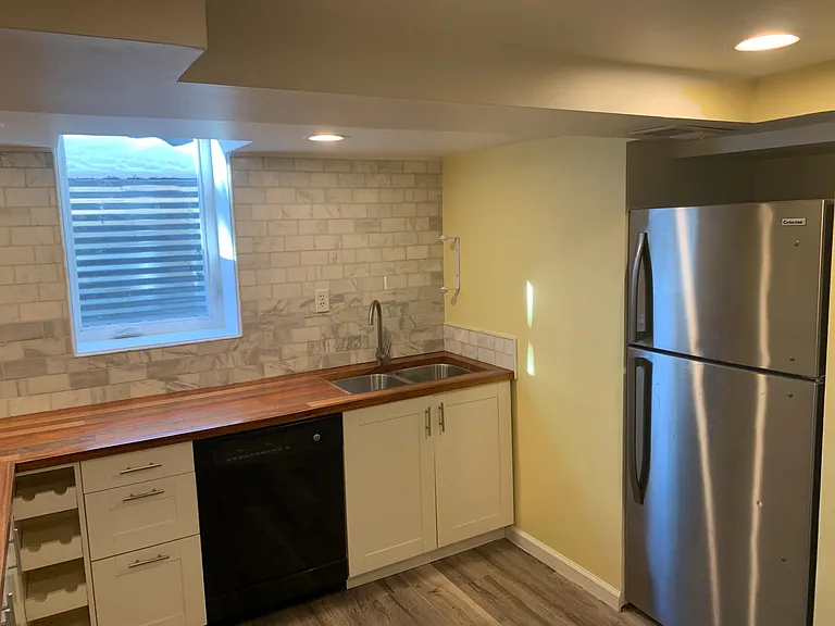 2541 Bittersweet Ln N — Photo 19