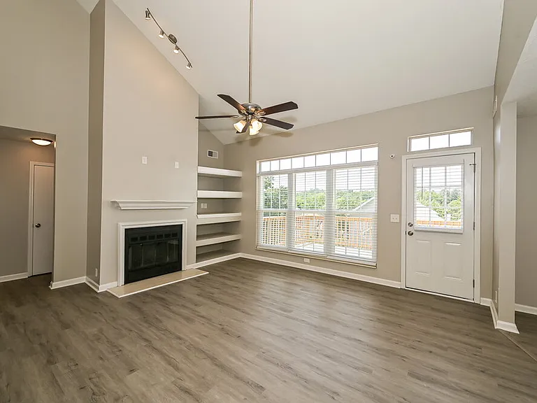 3108 Creekview Ln — Photo 7