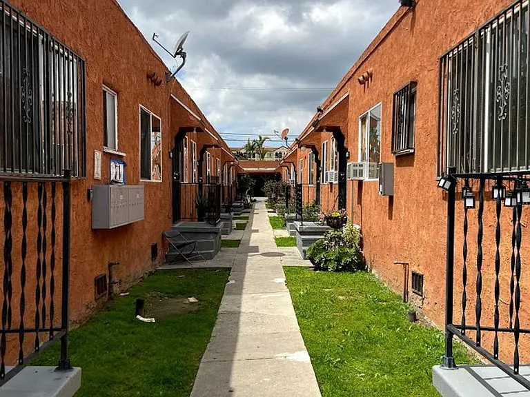 6021 10th Ave — Photo 3
