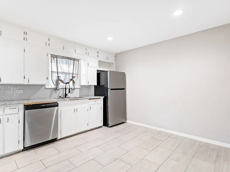 704 Curtiss Ave — Photo 9