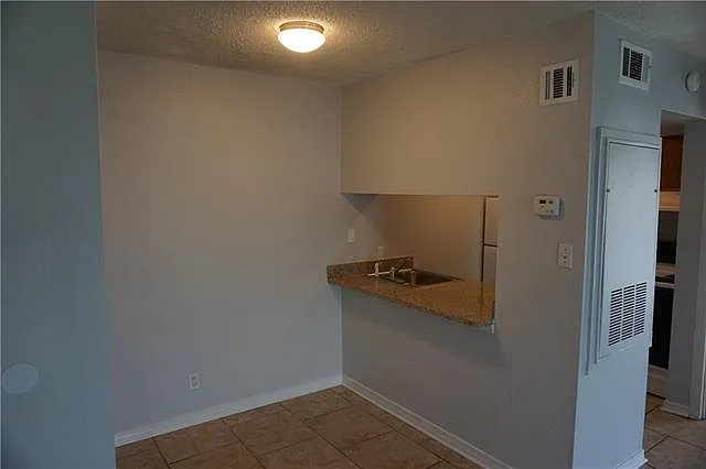 4218 Hessmer Ave #214 — Photo 10