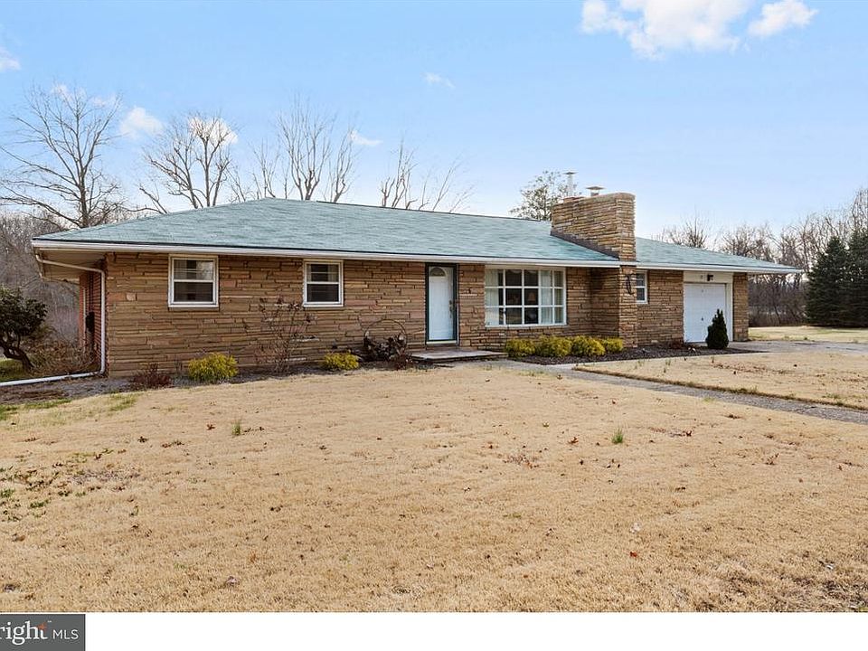 1st image of 32 Laytons Lake Dr