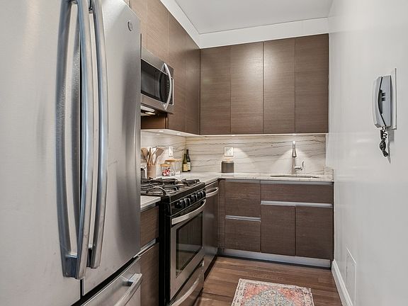4th image of 333 E 34th St Ph E