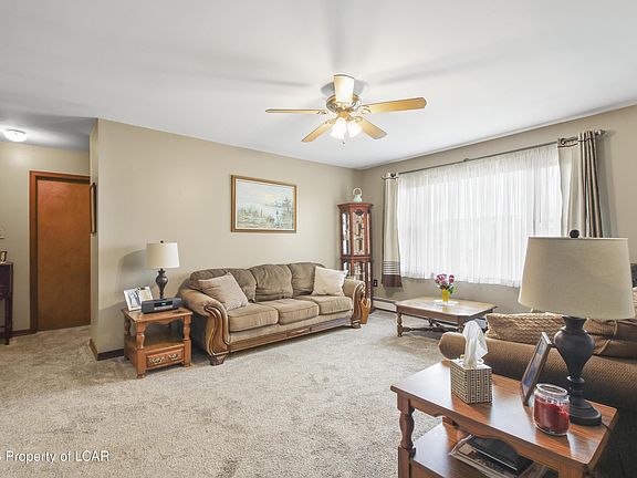 5th image of 410 Carleton Ave