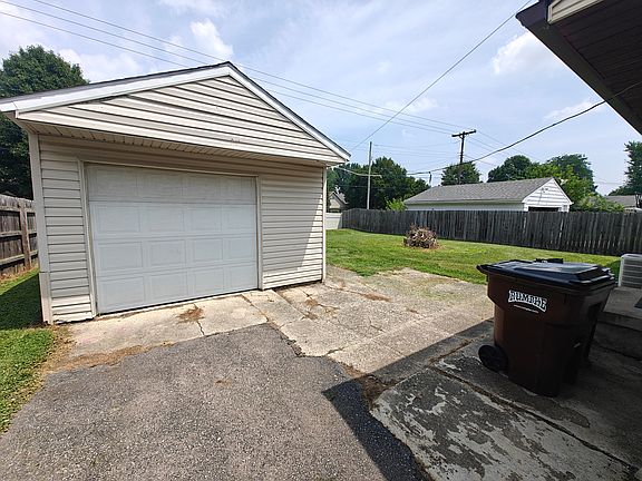4th image of 2449 Vale Dr