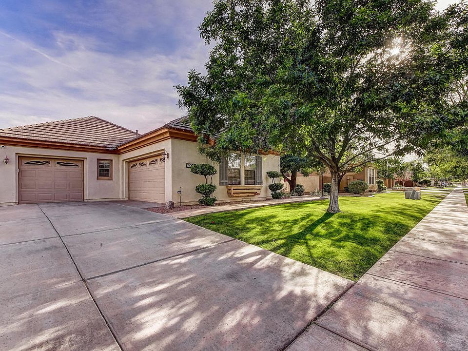 1st image of 2901 E Linda Ln
