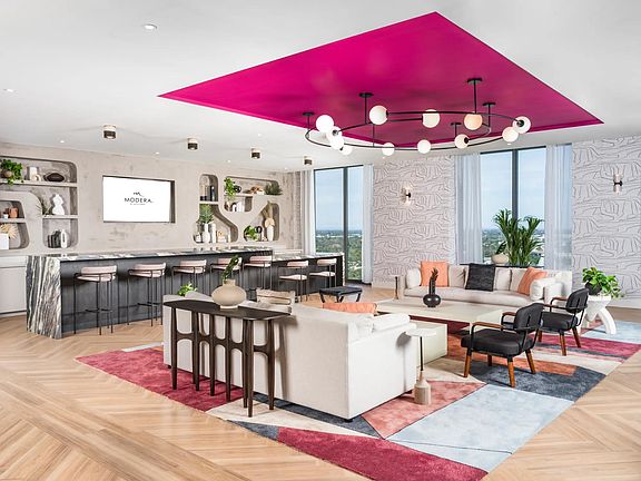 Unwind in our rooftop lounge and terrace with stunning views of downtown St. Petersburg and Tampa Bay.