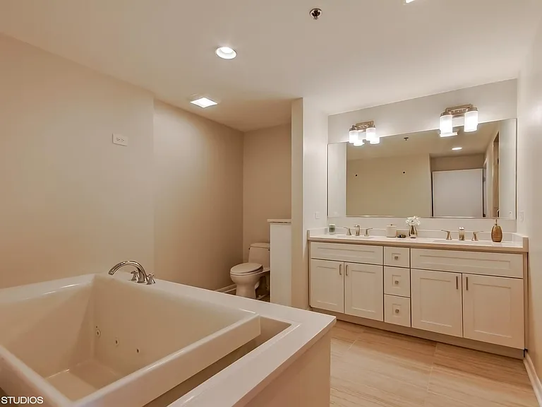 909 W Washington Blvd #413 — Photo 13