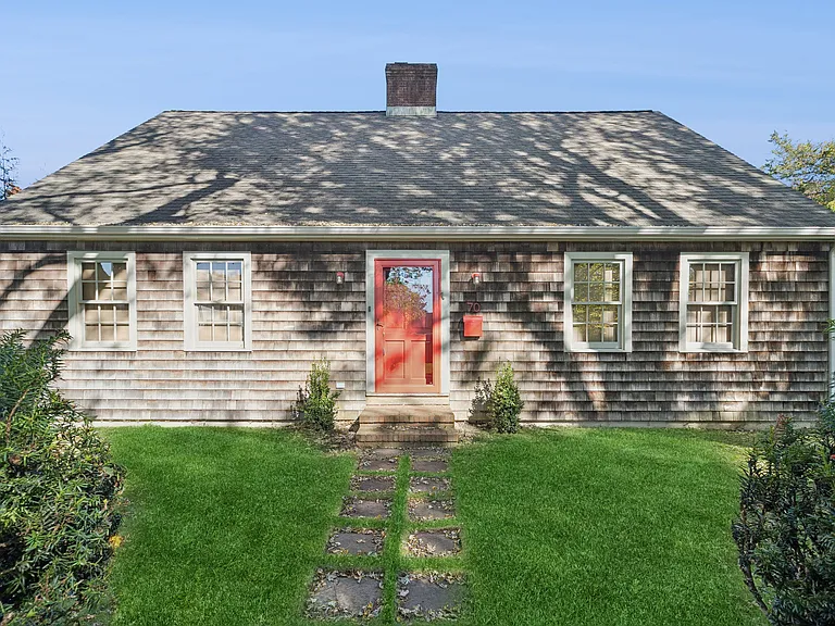 70 Dayton Ln — Photo 1