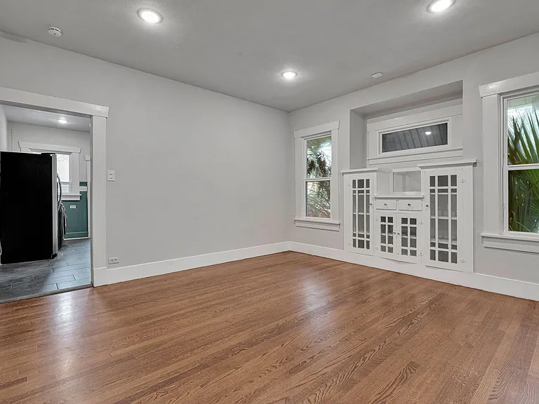 502 E Courtland Pl — Photo 5