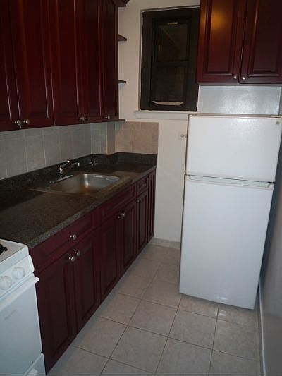 2nd image of 225 E 26th St APT 6F