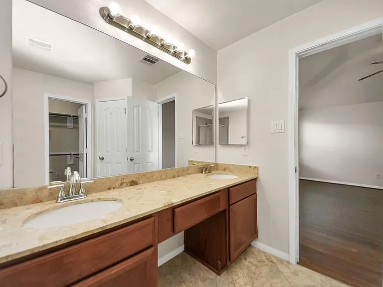 13918 Goodridge Dr — Photo 13