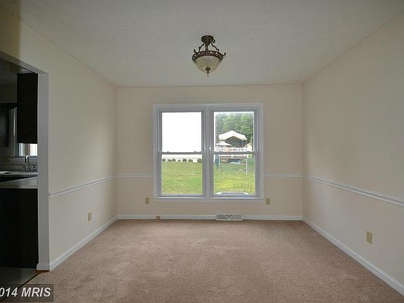 4th image of 213 Essex Cir