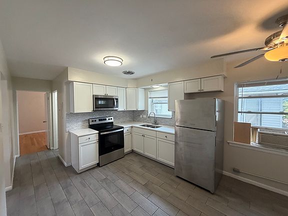 2nd image of 3445 Wesley Ave APT 4