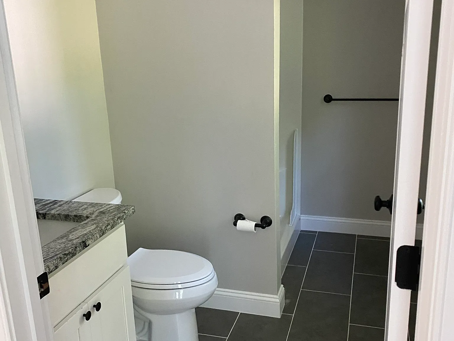 4 bed, 2500 sqft, $3,950 — Photo 3