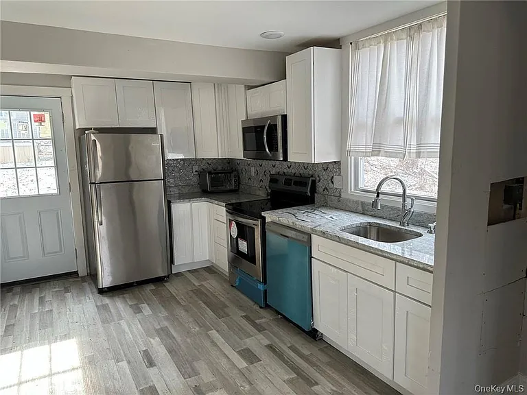2 Hillside Rd — Photo 2
