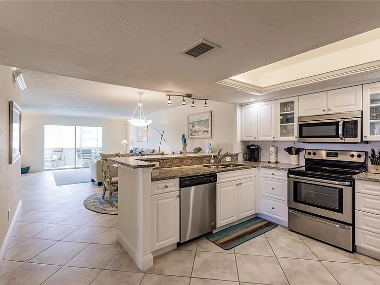 1055 W Peppertree Dr #405AA — Photo 3