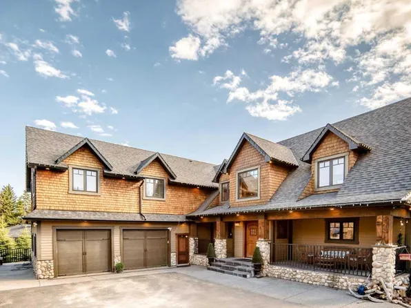 10909 Eamon Rd NW, Calgary, AB T3G 5H2