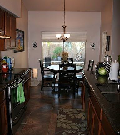 kitchen & breakfast nook