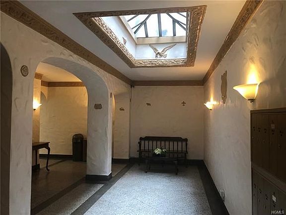 3rd image of 172 Myrtle Blvd APT 6C