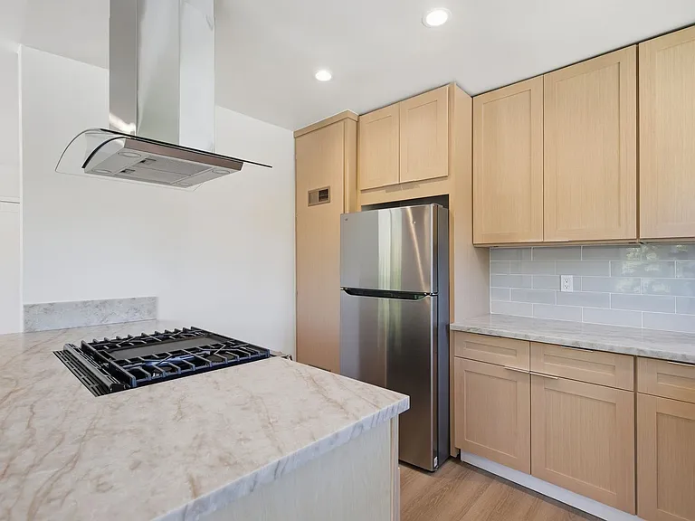 4321 Saugus Ave — Photo 3