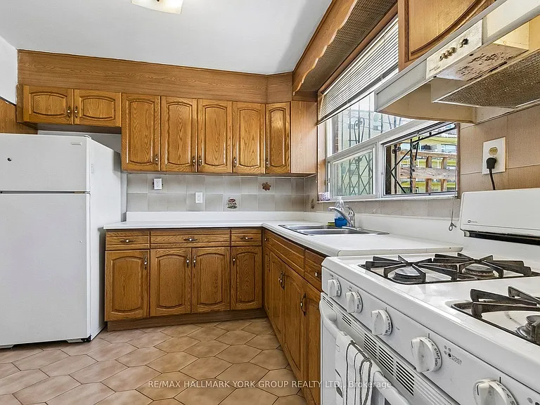 472 Winona Dr #MAIN FL — Photo 8
