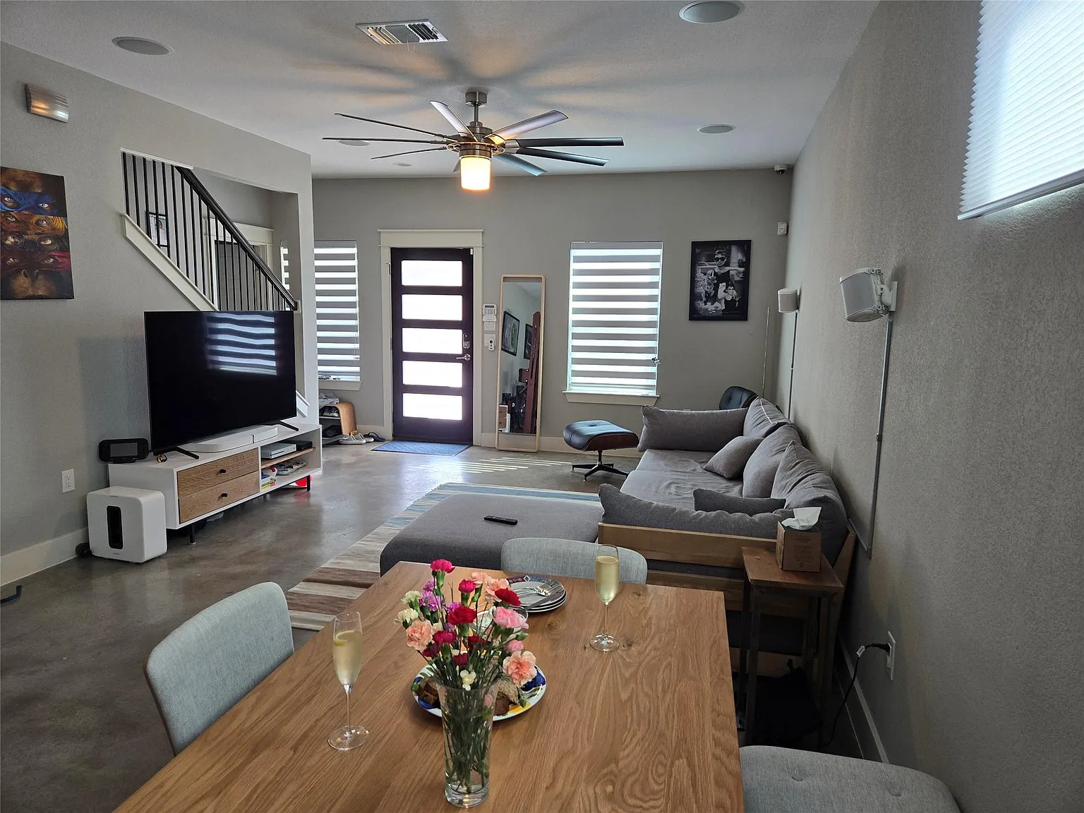 4 bed, 2.5 bath, 2030 sqft, $4,400 — Photo 2