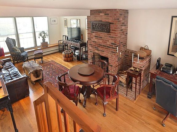 4th image of 31 Munroe St