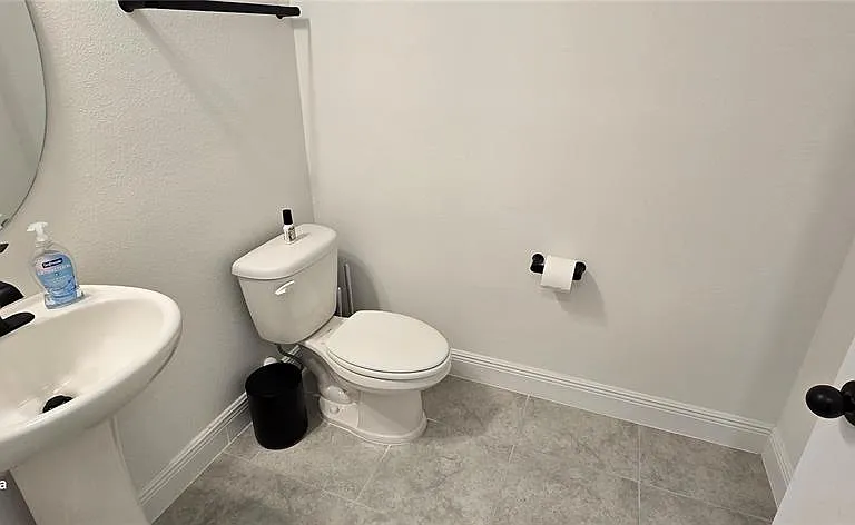 18410 Blue Heron Cir — Photo 30