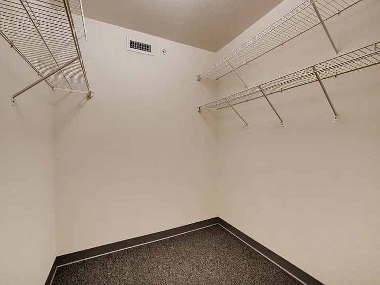 Mariner II Apartments — Photo 17