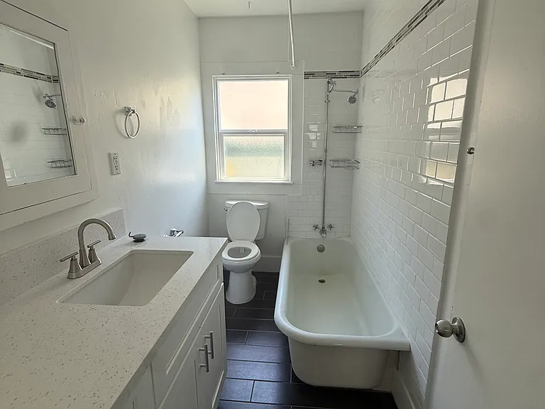 1224 E St #B — Photo 11