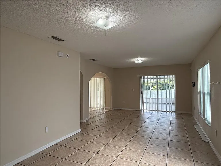 758 Burlwood St — Photo 9